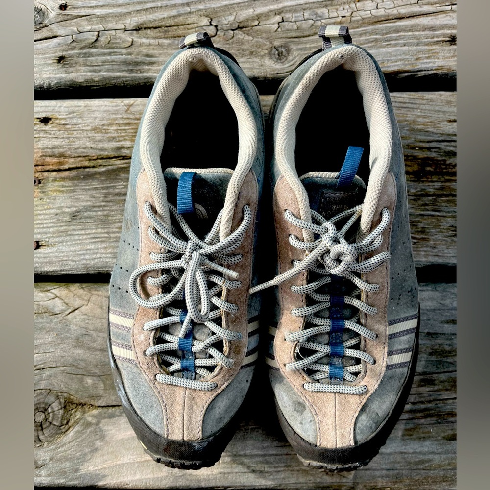 The North Face tennis/street/hiking/walking casual shoes/sneakers, Womens sz6.5